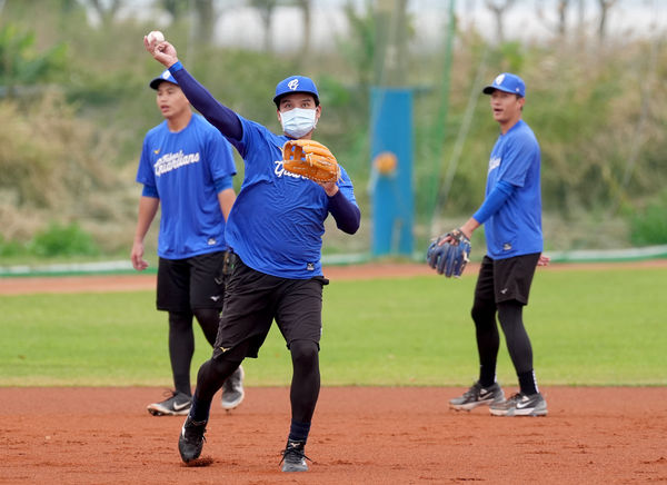 ▲▼富邦悍將王勝偉、楊閔貽。（圖／富邦悍將提供）