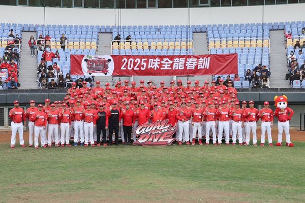 ▲▼      龍眾一心 Goal For One展氣勢 味全龍全力衝刺臺灣大賽       。（圖／味全龍提供）