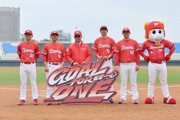 ▲▼      龍眾一心 Goal For One展氣勢 味全龍全力衝刺臺灣大賽       。（圖／味全龍提供）