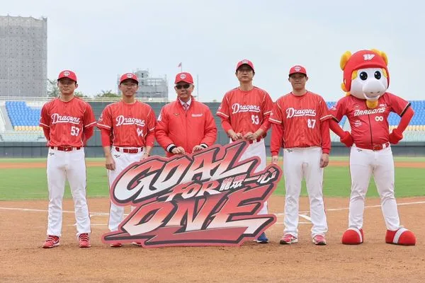 ▲▼      龍眾一心 Goal For One展氣勢 味全龍全力衝刺臺灣大賽       。（圖／味全龍提供）