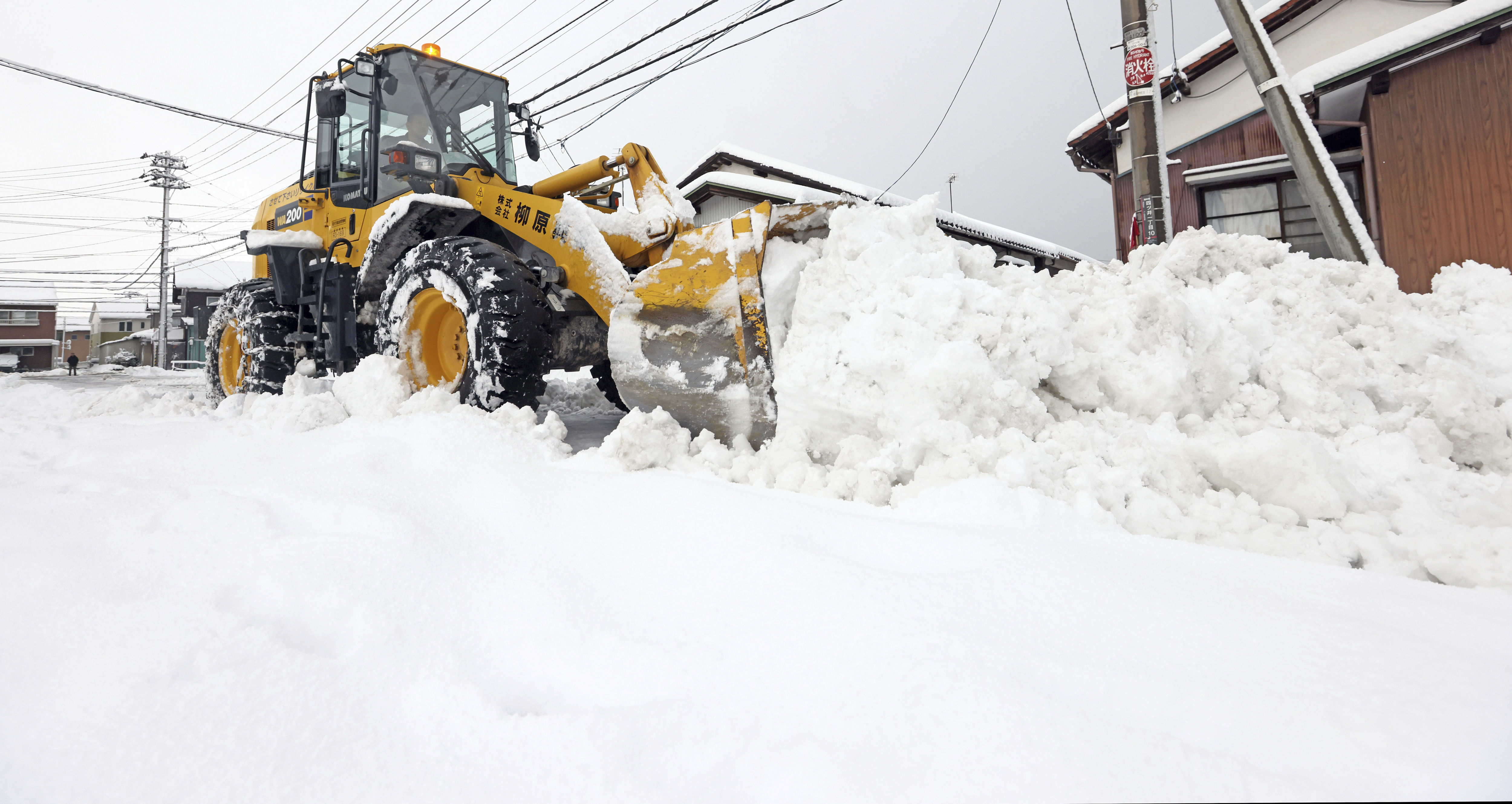 ▲▼日本福井縣福井市5日積雪。（圖／達志影像／美聯社）