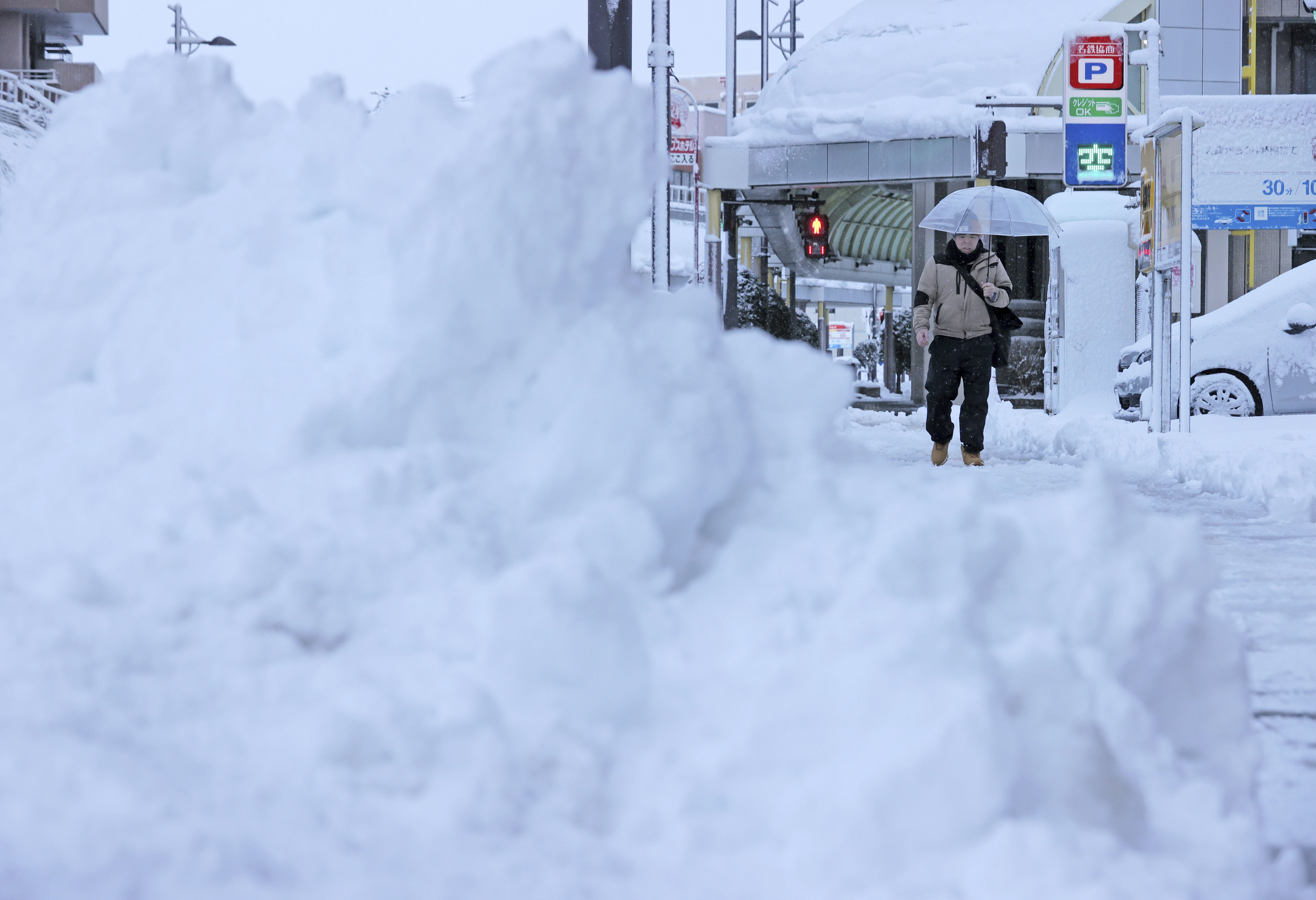 ▲▼日本福井縣福井市5日積雪。（圖／達志影像／美聯社）