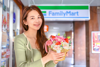 全家推新飲品「草莓白巧可可」!情人節超狂「草莓花束」告白加分