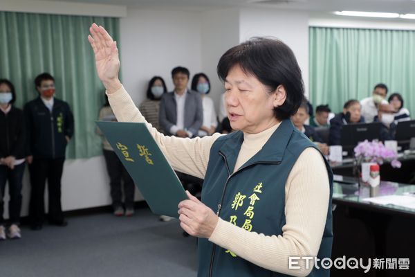 ▲台南市政府於市政會議舉行新任社會局長郭乃文，7區區長就任宣誓，由台南市長黃偉哲擔任監誓人。（圖／記者林東良翻攝，下同）