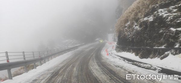 ▲合歡山區有結冰機率，翠峰至大禹嶺路段18時起預警性封閉。（圖／公路局提供，下同）