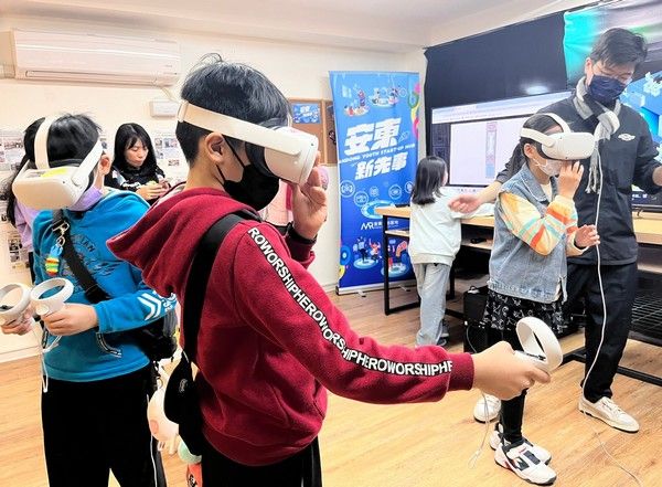 ▲桃園安東青創基地推出免費體驗「XR心靈太空艙」還有抽好禮