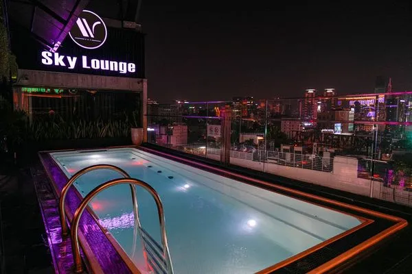 ▲▼精選 14 間越南胡志明飯店優惠，頂樓泳池城市風光。（圖／部落客珊莎授權提供）