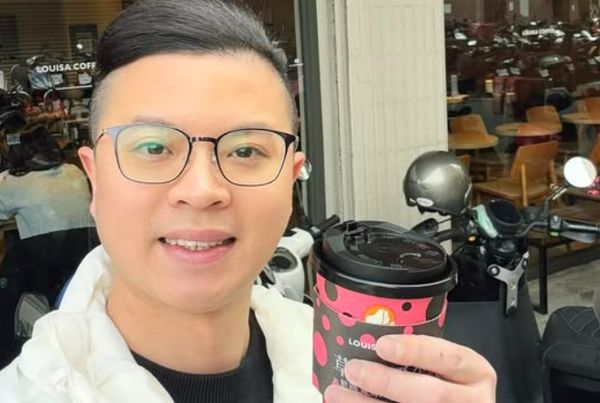 ▲凌濤鼓勵大家用新台幣下架路易莎。（圖／凌濤提供）