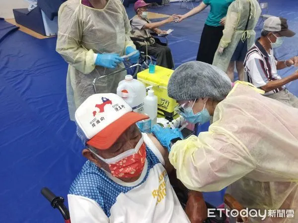 ▲▼民眾搶打流感疫苗！金門剩928劑　全縣14合約診所可預約接種。（圖／記者林名揚翻攝）