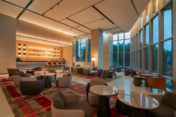 ▲桃園國際機場凱悅酒店大廳和外觀。（圖／桃園國際機場凱悅酒店提供）