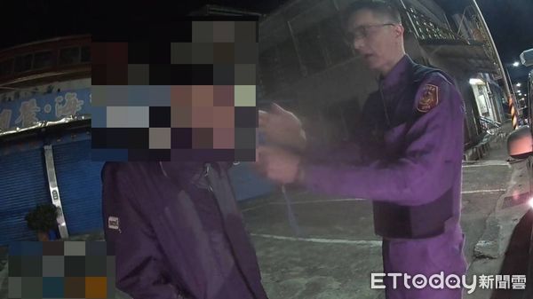 ▲民眾酒駕遭警方逮獲。（圖／記者楊漢聲翻攝）