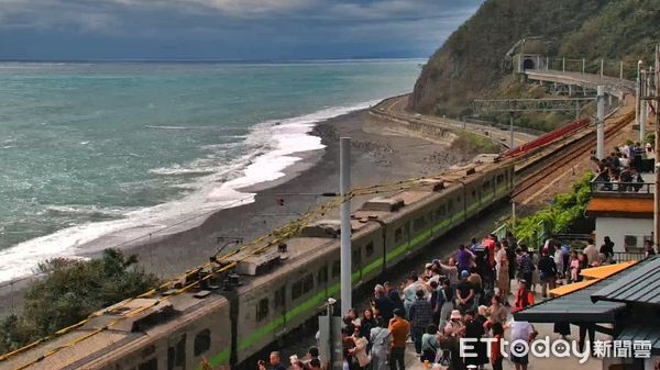 ▲春節連續假期台東各景點湧現人潮。（圖／記者楊漢聲翻攝）