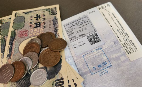 ▲羅時豐的姪子提醒有類似經歷的人要帶家人回家之前，一定要幫護照蓋章。。（圖／翻攝自Facebook／不務正ya.侄子出租中）