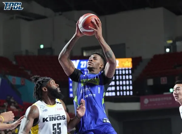 ▲攻城獅努利、海神邱子軒。（圖／TPBL職籃提供）