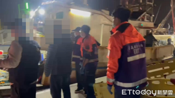 ▲▼漁船2船員落海救起無生命跡象。（圖／嘉義縣消防局提供）