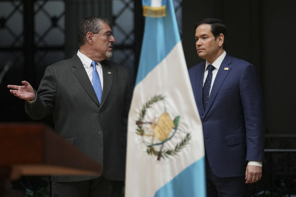 ▲▼美國國務卿盧比歐（Marco Rubio）與瓜地馬拉總統阿雷巴洛（Bernardo Arevalo）。（圖／達志影像／美聯社）