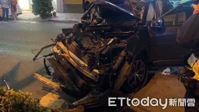 自撞小貨車車頭全爛！雲林23歲駕駛滿臉血　奇蹟僅輕傷送醫