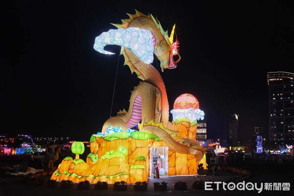 ▲2025台灣燈會在桃園,A19桃園體育園區站光的遊戲場展區,卡比獸,皮卡丘,青塘園,桃園兒童美術館。（圖／記者彭懷玉攝）
