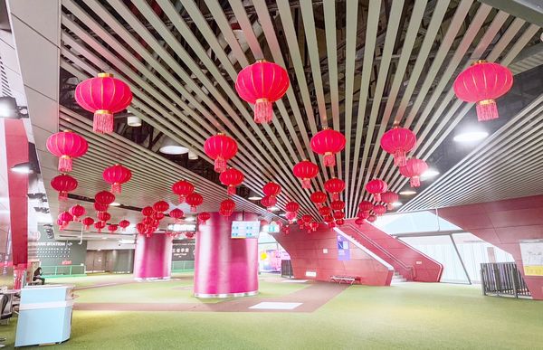 ▲2025台灣燈會即將於2月7日起至23日在桃園登場，機場捷運站內花燈琳瑯滿目。（圖／桃捷公司提供）