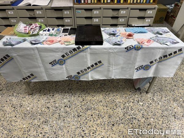 ▲台南市警五分局在1處舊式飯店，破獲提供房間供色情應召集團媒介外籍人士從事賣淫工作，查獲賣淫外籍人士15名，嫖客6名，全案依法送辦。（圖／記者林東良翻攝，下同）