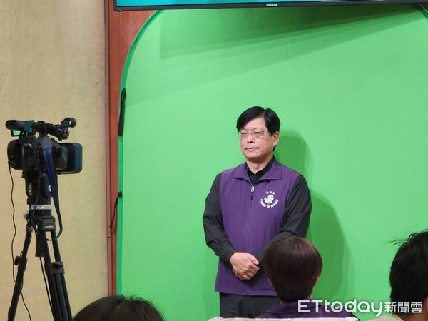 ▲▼行政院與北市府申請手語服務，今日記者會有手語老師出席。（圖／記者陳家祥攝）