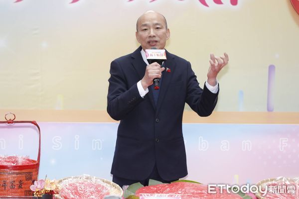 ▲▼ 韓國瑜、江啟臣、盧秀燕-東勢新丁粄送進立法院。（圖／記者湯興漢攝）