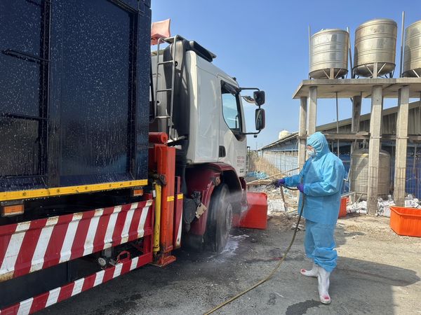 ▲彰化芳苑蛋中雞場感染禽流感撲殺3萬隻雞。（圖／動物防疫所提供）