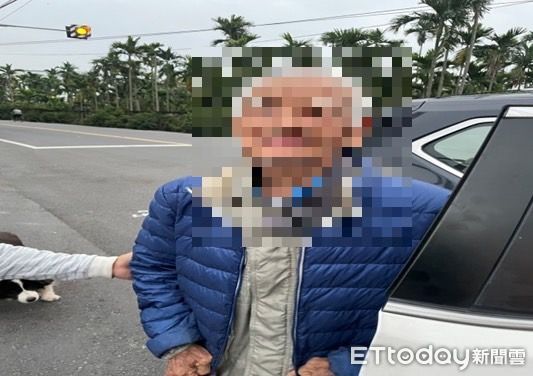 ▲屏東警分局麟洛分駐所警員劉昭仁送邱姓老翁返家             。（圖／記者陳崑福翻攝）
