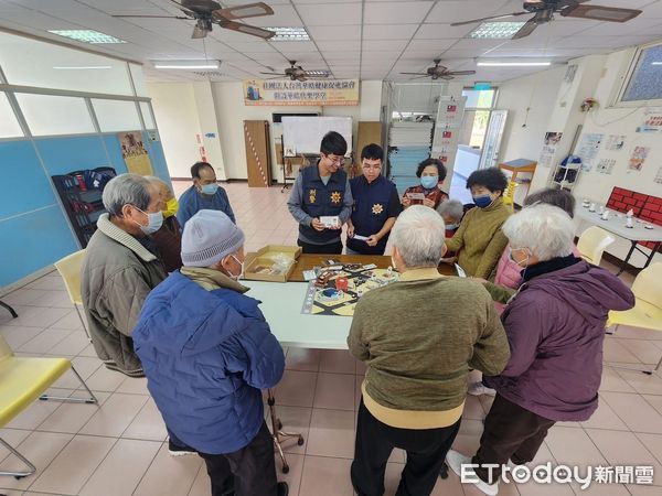 ▲▼    「防詐宣傳新前線，朴子警攜手協會傳遞反詐騙新知」    。（圖／朴子分局提供）