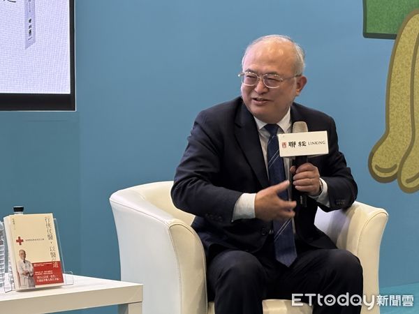 ▲▼台大醫院院長吳明賢發表新書「行俠仗醫，以醫弘道：吳明賢的與善同行之路」。（圖／記者洪巧藍攝）