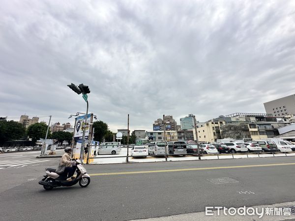 ▲▼ 停車場,崇德殯儀館            。（圖／記者陳筱惠攝）