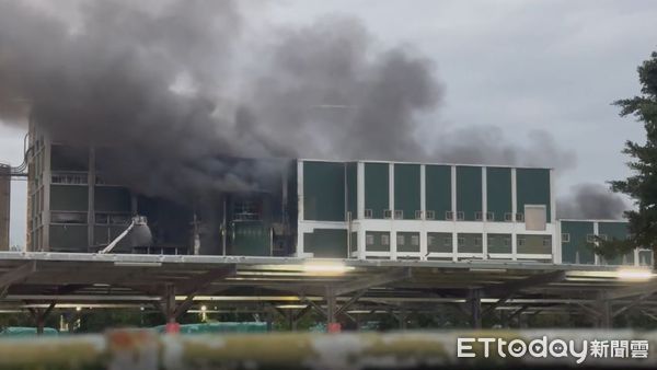 ▲廠房天花板傾塌。（圖／記者楊永盛翻攝）