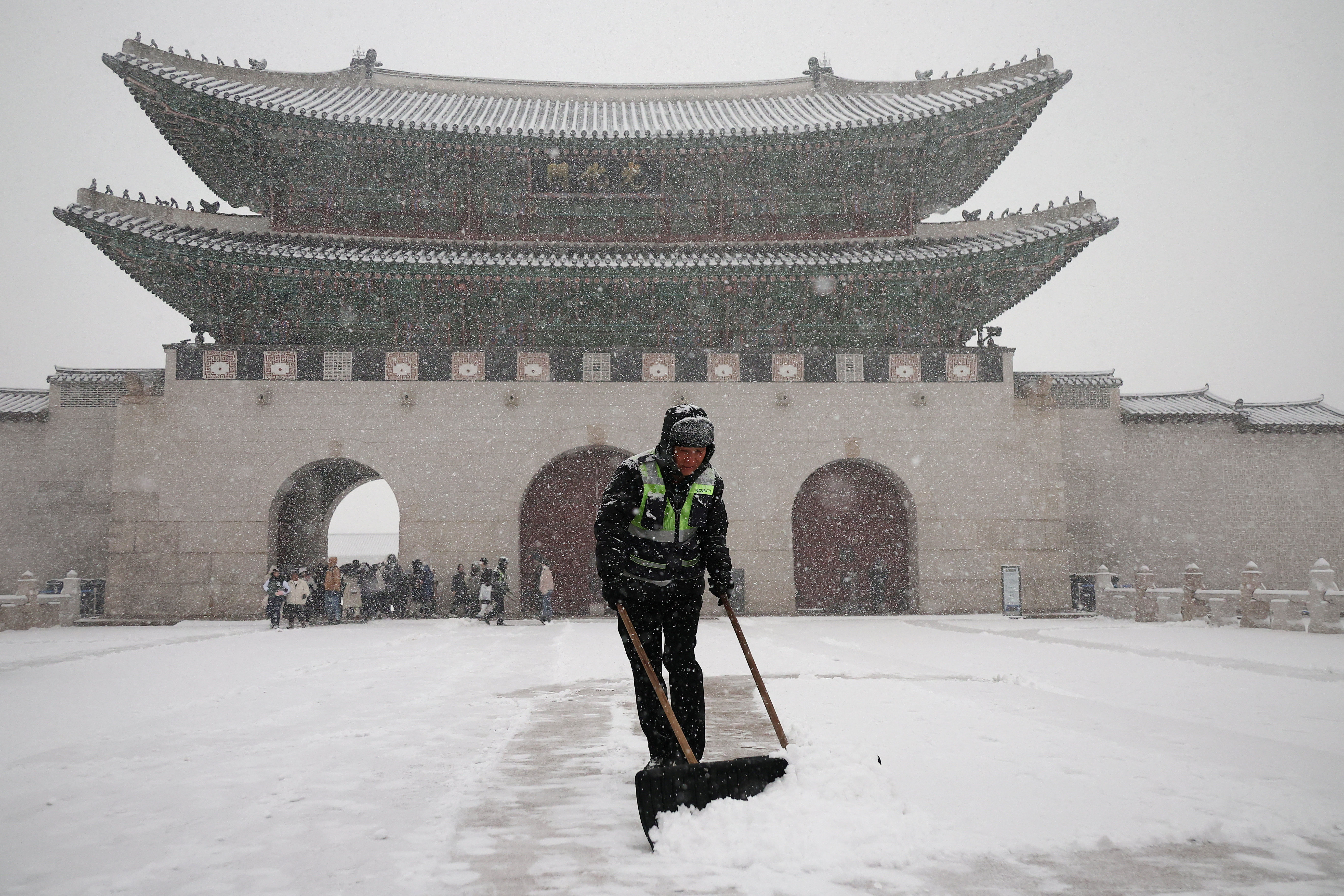 ▲▼ 南韓首爾也降下大雪。（圖／路透）