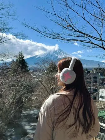 ▲禾羽近期飛往日本享受富士山的美景。（圖／翻攝自Facebook／禾羽 Kimi）