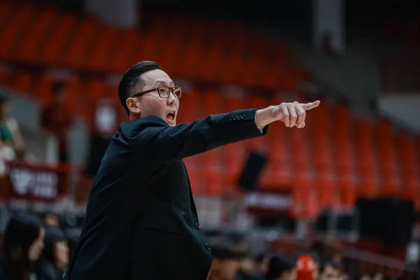 ▲勇士吳永仁、柏德，台鋼獵鷹蓋比、谷毛唯嘉，台鋼雄鷹洪一中。（圖／PLG提供）