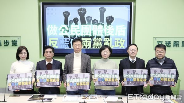 ▲▼民進黨團召開 做公民團體後盾一起對抗藍白的組織力量 守護民進黨的優質立委 蘇巧慧 張宏陸 吳秉叡 林淑芬 吳琪銘 李坤城 沈伯洋。（圖／記者屠惠剛攝）