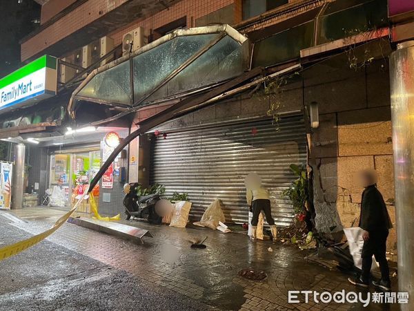 ▲▼             基隆一輛垃圾車煞車失靈，沿著下坡路段衝進店家。（圖／記者郭世賢翻攝，下同）