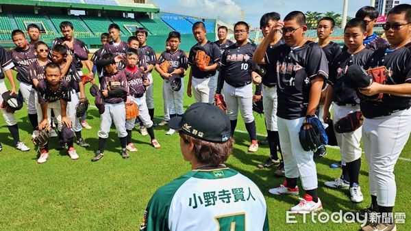 ▲WBC經典賽熱潮！謝國樑領軍師生千人觀賽。（圖／記者郭世賢翻攝）