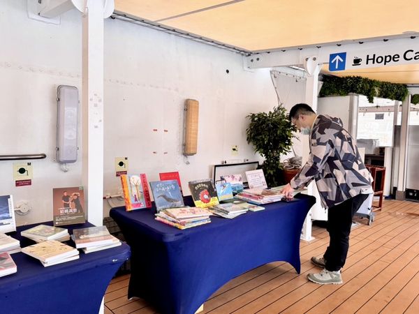 ▲望僕號 Doulos Hope停靠基隆港。（圖／基隆市文化觀光局提供）