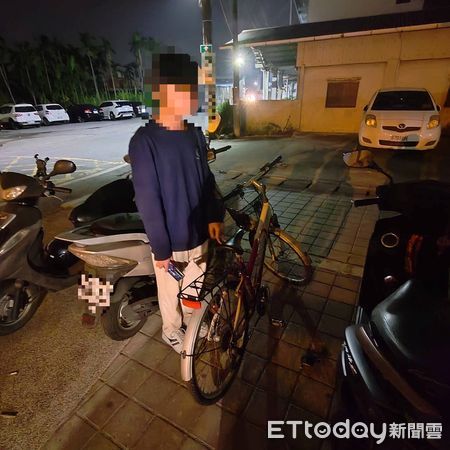 ▲屏東警分局歸來派出所警員郭一宏幫徐姓少年找到腳踏車             。（圖／記者陳崑福翻攝）