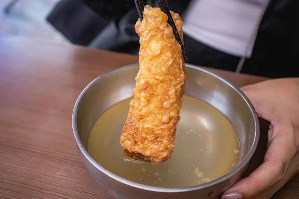 ▲▼員林一碗15元的炒麵，內用還可以加湯喝到飽。（圖／部落客美熊提供）