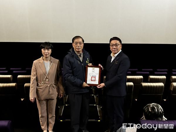 ▲台南西門新光影城7日舉辦一場「烈火救援」電影特映會，安排台南市消防局人員觀看，並提供爆米花及飲料，以實際行動表達對消防人員支持與敬意。（圖／記者林東良翻攝，下同）