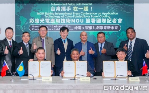 ▲帛琉高層來台考察彩繪光電技術，與台灣攜手推動淨零建築與碳權合作。（圖／記者陳弘修翻攝）