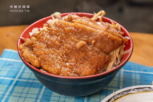 ▲▼旗山推薦必吃厚實軟嫩排骨飯。（圖／部落客虎麗提供）