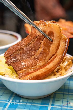 ▲▼旗山推薦必吃厚實軟嫩排骨飯。（圖／部落客虎麗提供）