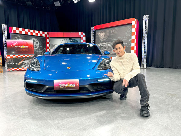 ▲敖犬將愛車Porsche 718 Cayman GTS開進攝影棚展示。（圖／TVBS）