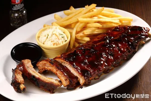 ▲▼TGI FRIDAYS豬肋排。（圖／開展餐飲提供）