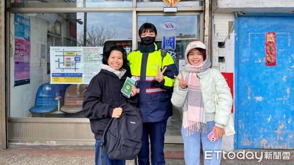 ▲越南籍遊客遺失背包 新北女警熱心助尋回。（圖／記者郭世賢翻攝）