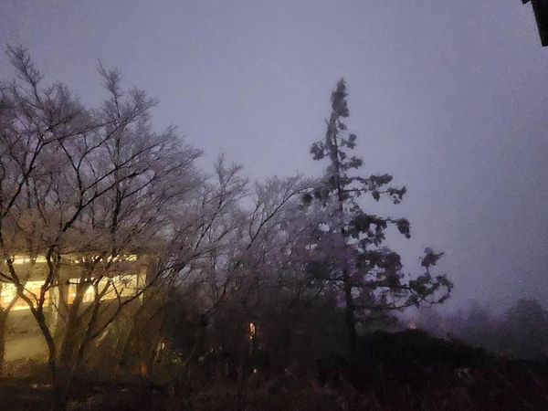 ▲▼宜蘭太平山下冰霰。（圖／翻攝自太平山國家森林遊樂區臉書專頁）