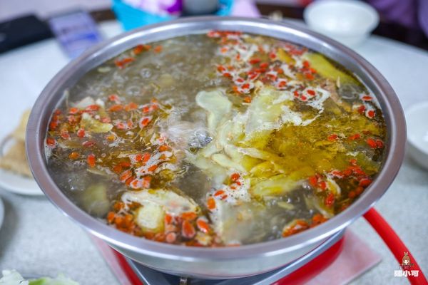 ▲▼鶯歌大盆薑母鴨鹽烤魚。（圖／部落客陳小可提供）